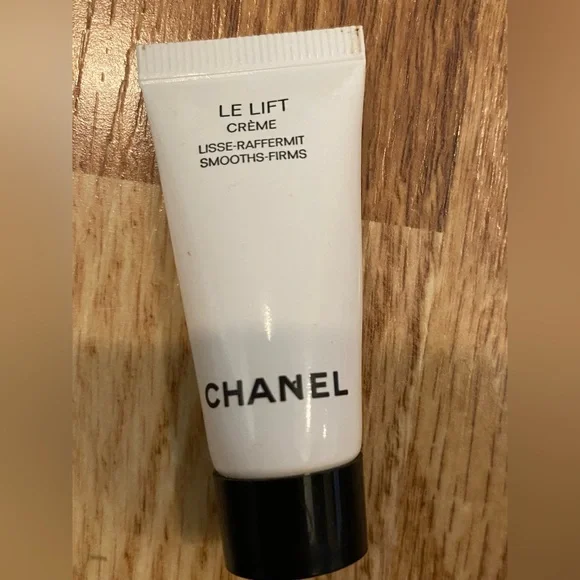 CHANEL Mini Skincare Set in White, Black & Gold NWOT - Picture 6 of 10